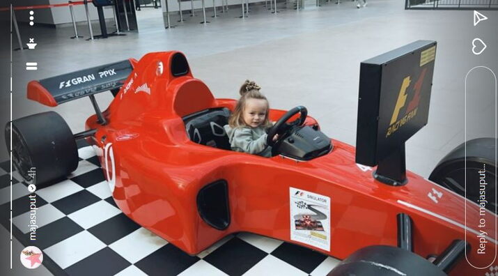 Bloom Tatarinov u trkaćem automobilu