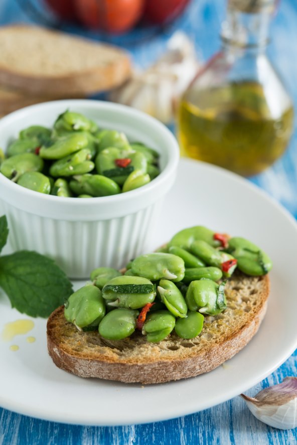 Bruschette s bobom i metvicom