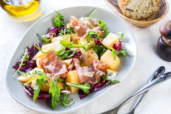 Salata s dinjom i pršutom