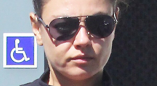 Kako Mila Kunis izgleda bez trunke make-upa?