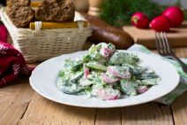salata od rotkvica i krastavaca.jpeg