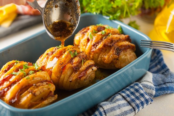 Recept dana - sočni i hrskavi hasselback krumpir iz pećnice