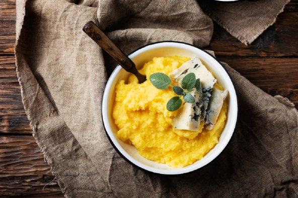 Recept Gordona Ramsaya za kremastu palentu sa špinatom gotovu za 10 minuta