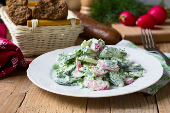 salata od rotkvica i krastavaca.jpeg