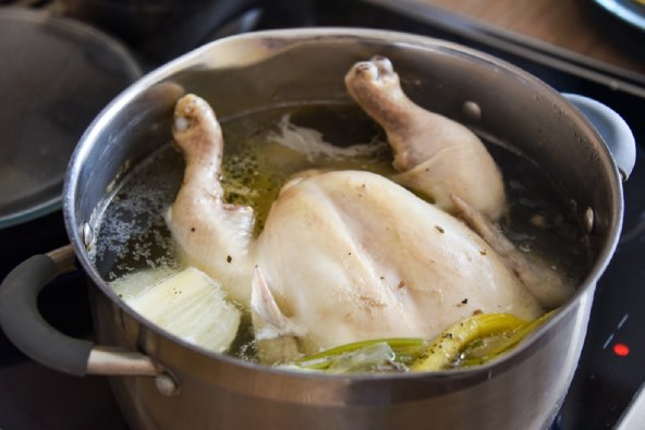 Recept za juhu s cijelim piletom i noklicama