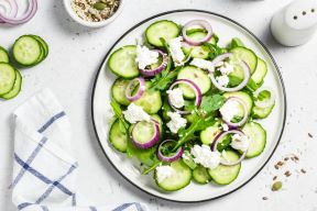 salata sa svjezim krastavcima