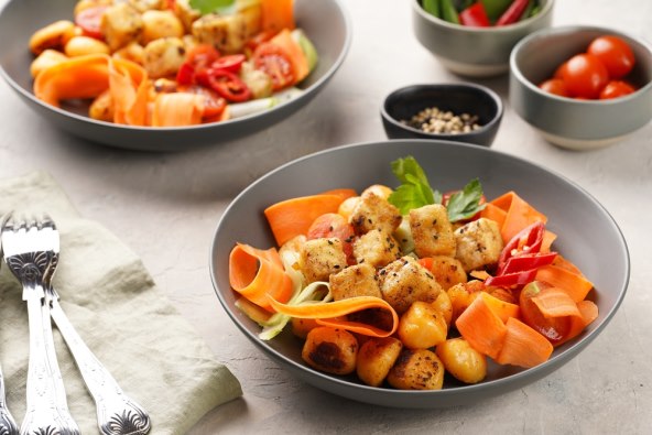 Hrskavi njoki na salatu