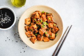 Marinirani tofu sa sezamom