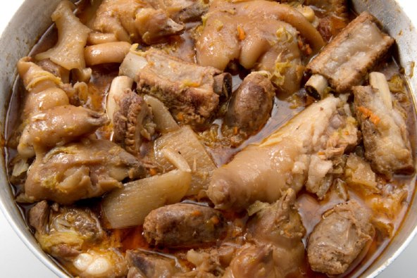 Recept za talijansko jelo s kupusom i svinjetinom cassoeula