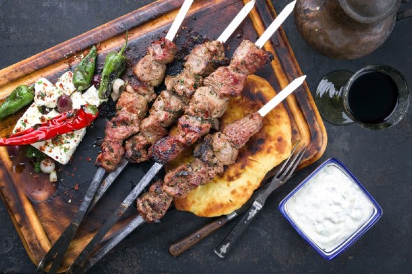 Recept za tradicionalan grčki souvlaki u marinadi od vina i začina