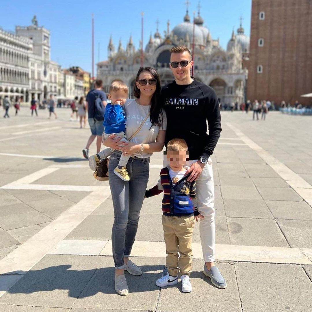 Mislav Oršić i Suzana Oršić sa sinovima