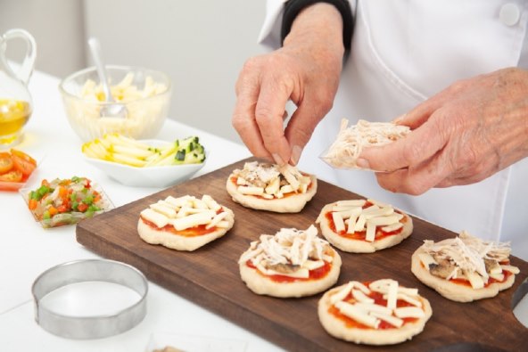 Recept za mini pizze s pikantnom piletinom