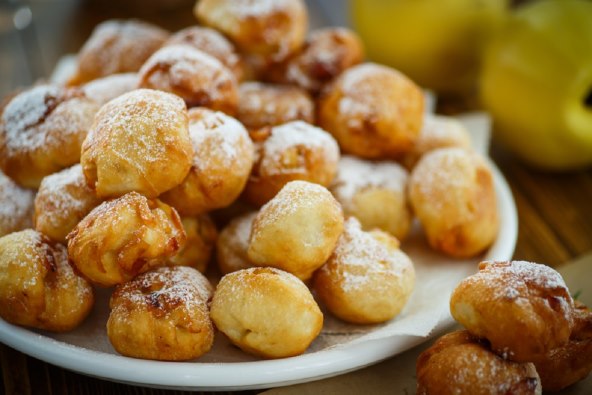 Recept za uštipke s jabukama i grožđicama