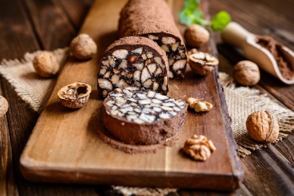 Jednostavan recept za čokoladnu salamu s keksom bez pečenja