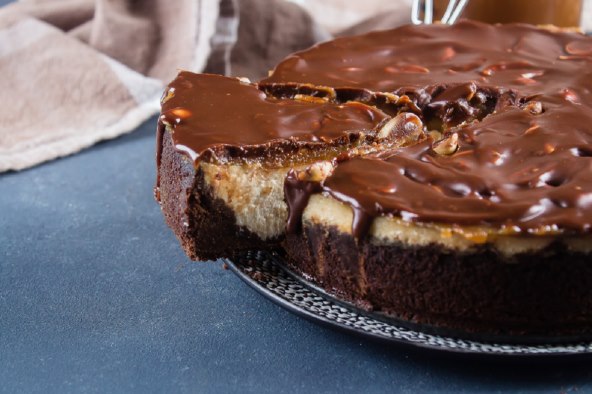 čokoladni cheesecake kikiriki.jpeg