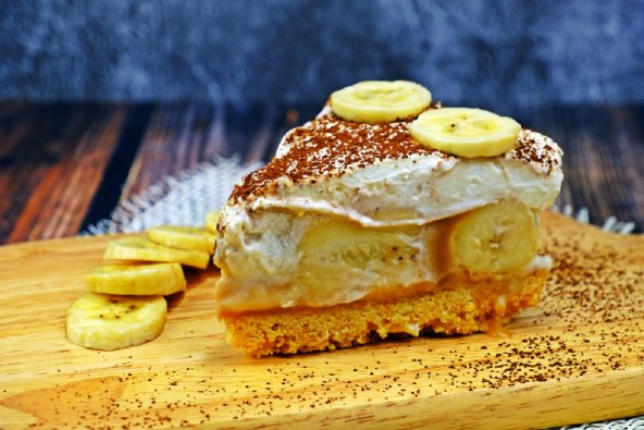 Banoffee pita recept – britanski kolač s bananom i karamelom bez pečenja