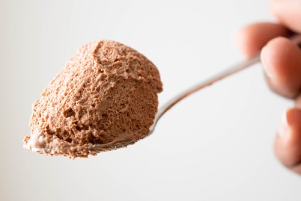 Mocha mousse - 2 savršeno kremasta deserta u boji 2025. godine