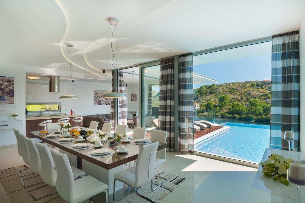 648468653.jpg
