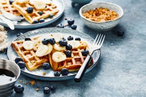 Vafli s bananom i borovnicama