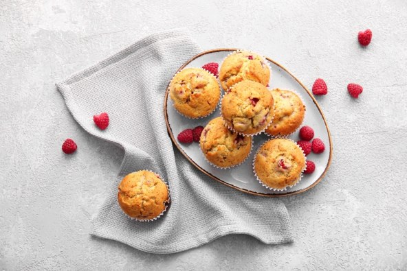 Muffini s malinama i bijelom čokoladom