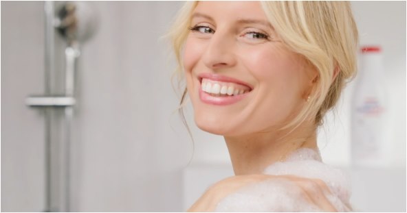 Karolina Kurkova i Lactovit.jpg