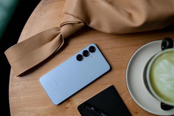 Samsung-Galaxy-S25-pametni-telefon.jpg