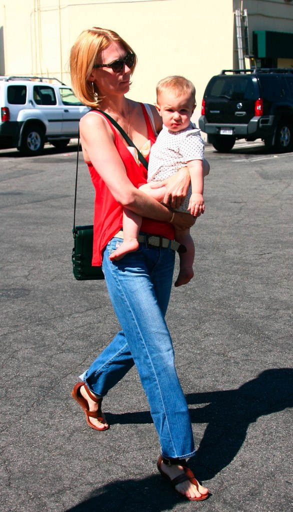 January Jones - društveno angažirana mama