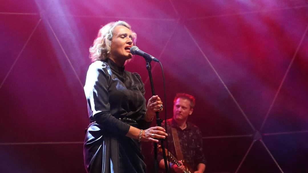 Vanna u crnoj haljini Story