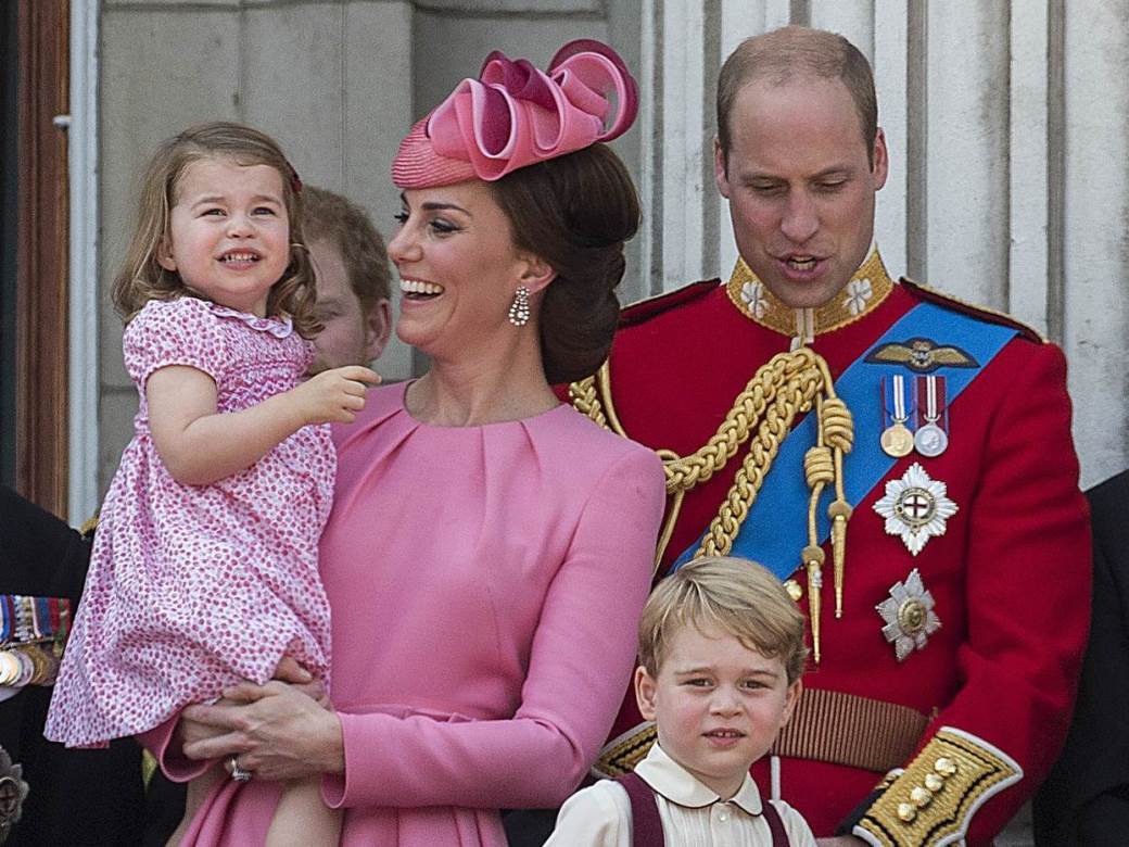 Princ Charles poslao poljubac Kate Middleton