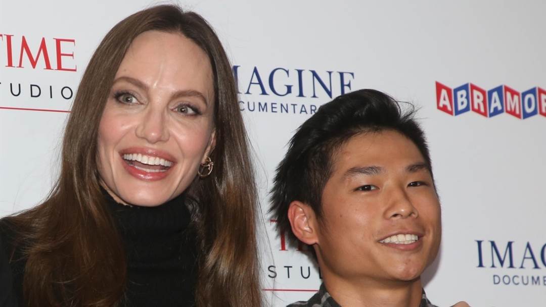 Angelina Jolie i Pax Jolie Pitt na crvenom tepihu