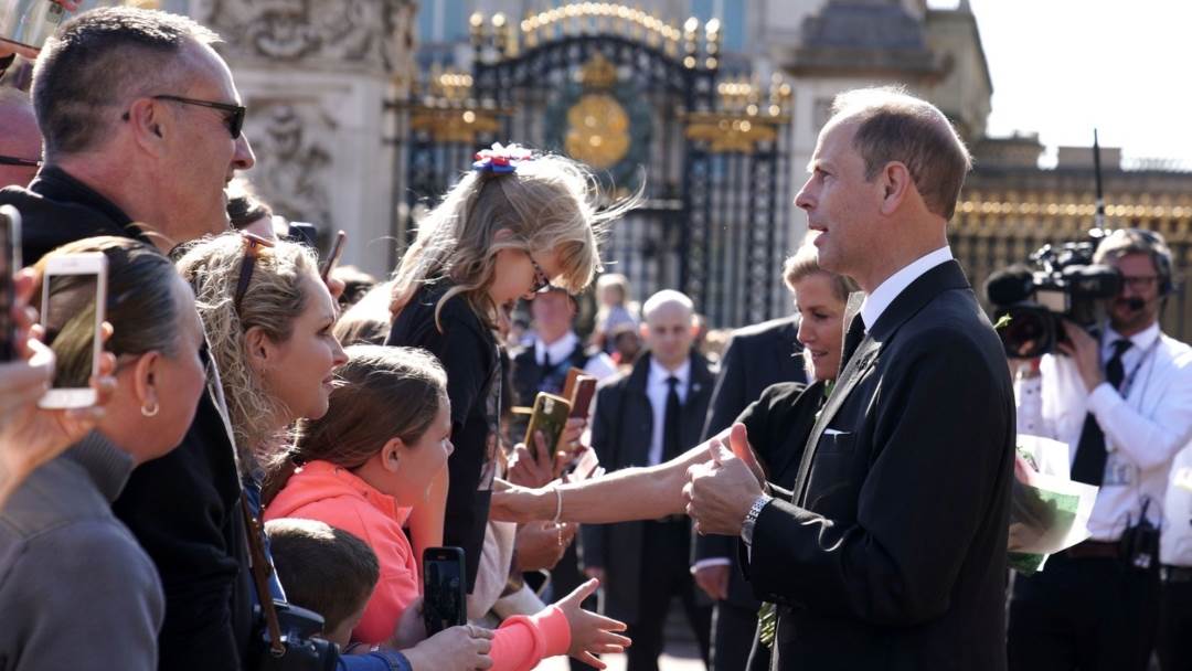 Princ Edward i grofica Sophie pričali su s građanima.jpg