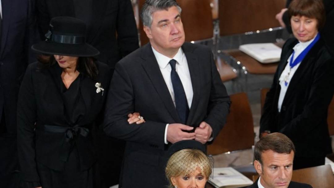 Zoran Milanović sa suprugom Sanjom na sahrani kraljice Elizabete II.