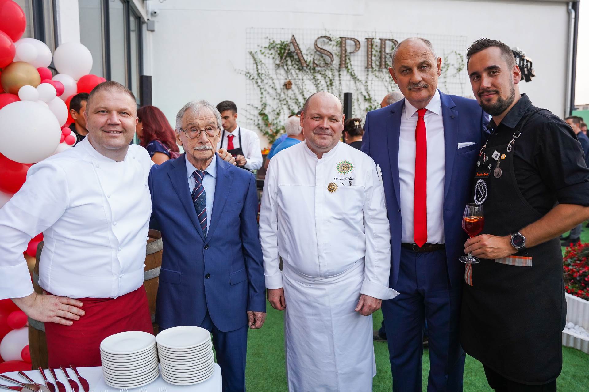 chef Tomica Đukić, Mickael Alix i barmen Tome Stančić s Aspira timom.jpg
