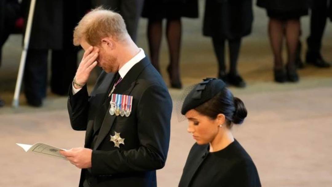 Princ Harry i Meghan Markle na sprovodu kraljice Elizabete