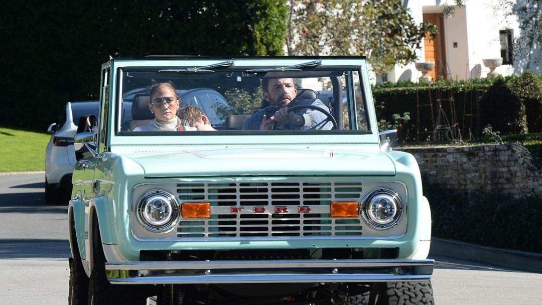Jennifer Lopez i Ben Affleck u automobilu