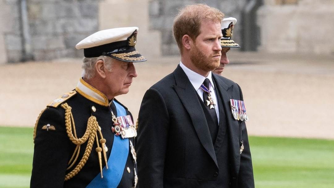 Kralj Charles se želi pomiriti s princem Harryjem