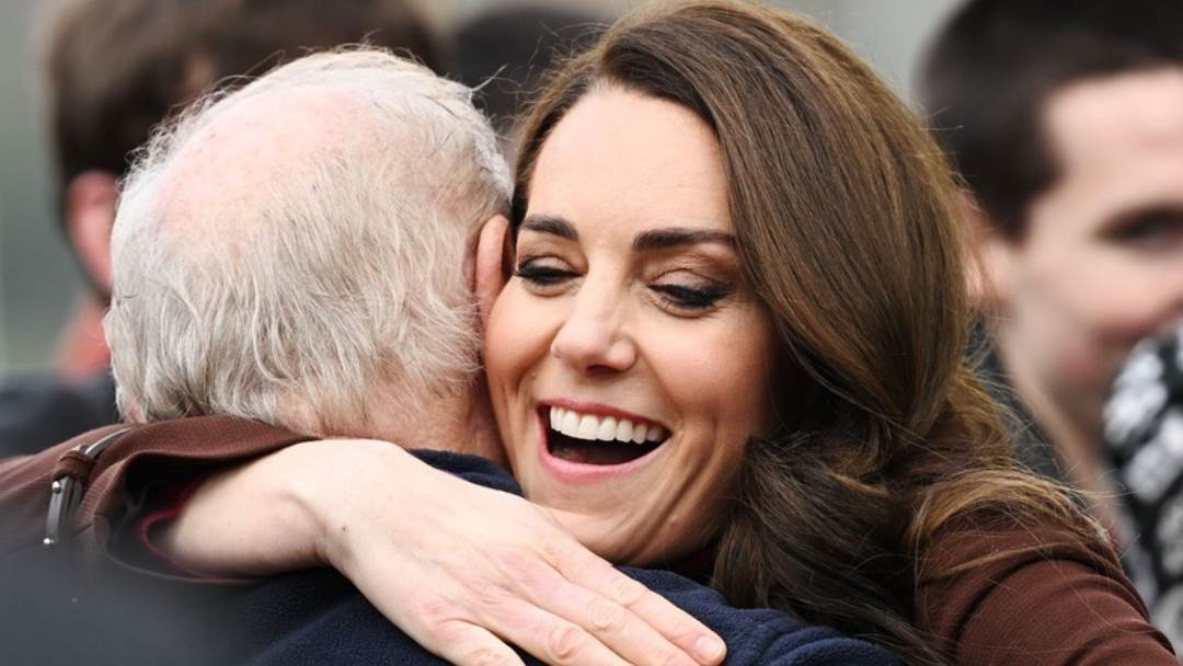 Kate Middleton se ovom muškarcu bacila u zagrljaj