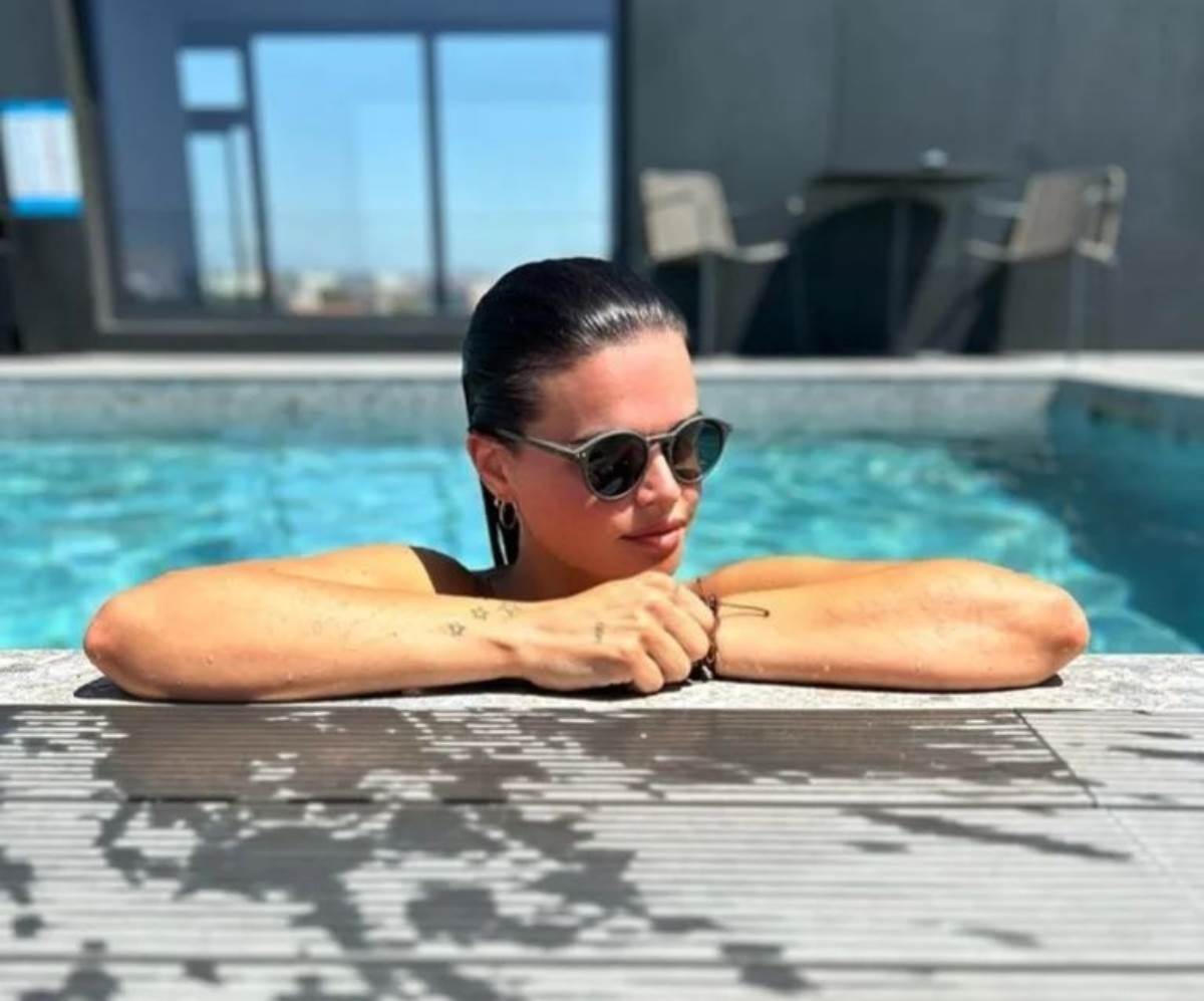 Anamarija Asanović uživa na bazenu