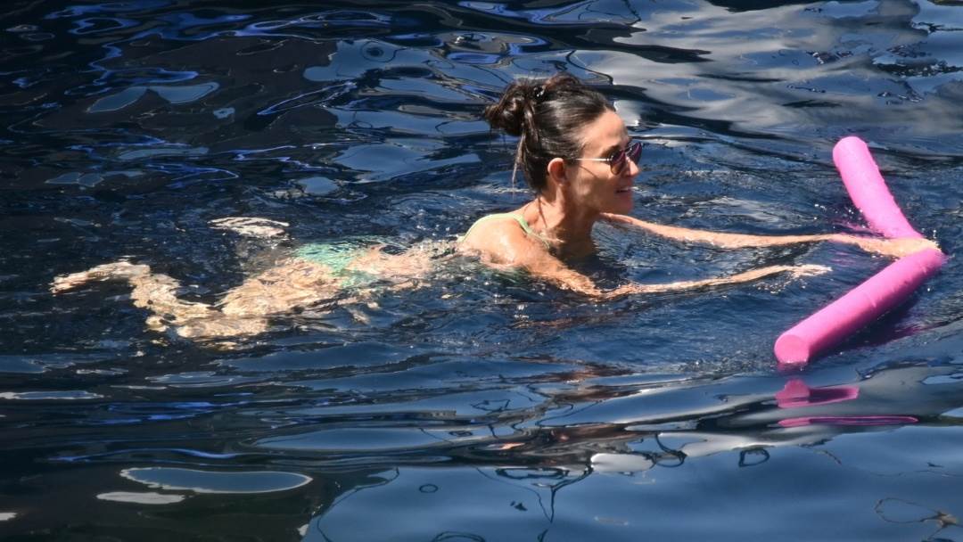 Demi Moore se kupa u Grčkoj