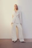 Waisted linen-blend blazer/ H&M/ 49,99 EUR