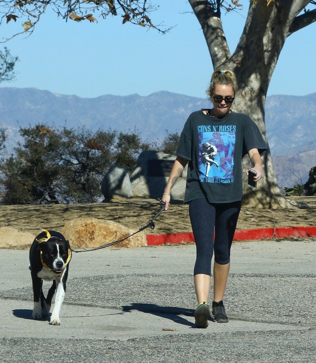 Alexa Chung ponosno nosi Chanel