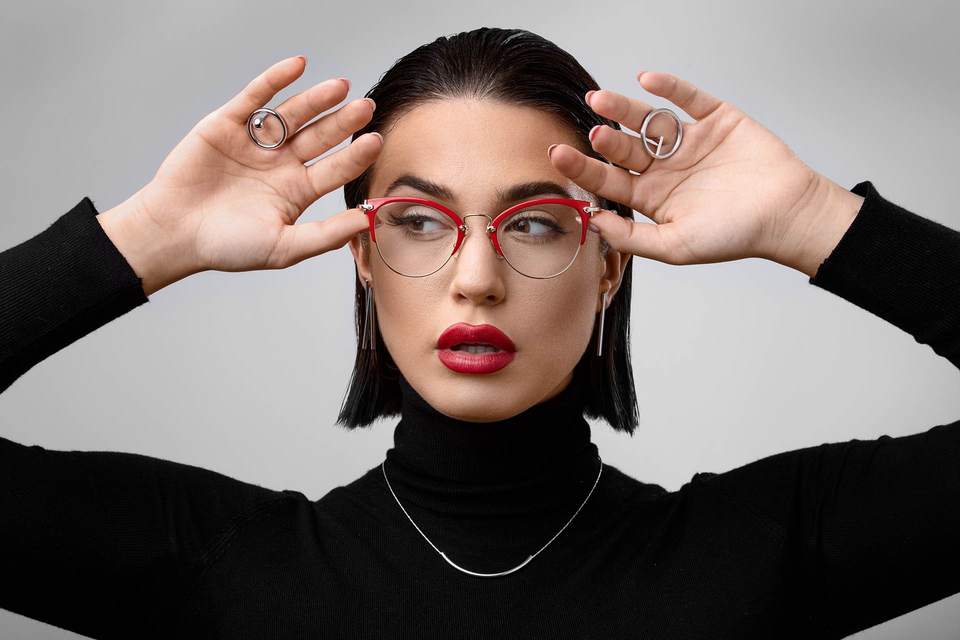 Tko kaže da nakit i dioptrijske naočale ne mogu ići zajedno!