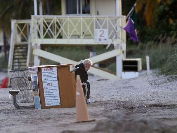 ŠTO SE DOGODILO? Justin Bieber sjedio na klupici i plakao