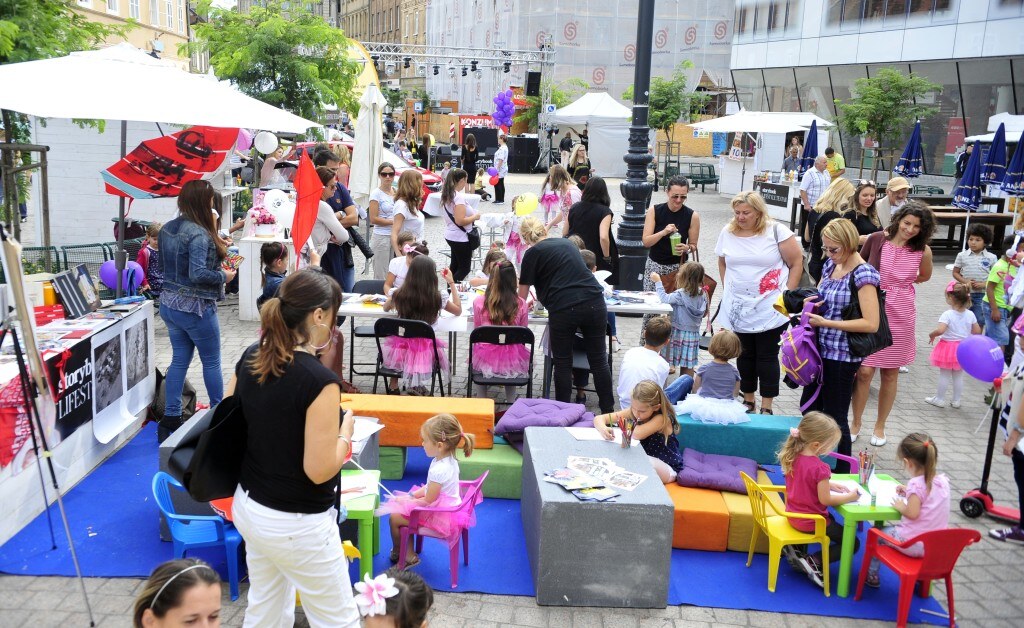 Spektakularna predstava 5žena.com zaigrala na Storybook Lifestyle Teatru