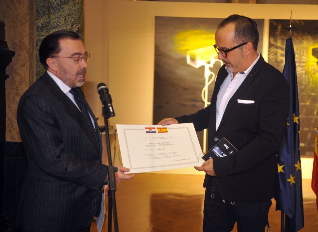 Dubravka blistala na dodjeli priznanja Tonyju Cetinskom