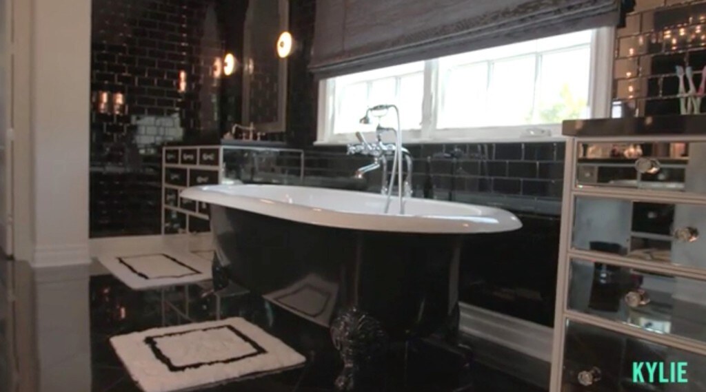 OTVORILA VRATA DOMA U ovakvoj raskoši živi 18-godišnja Kylie Jenner