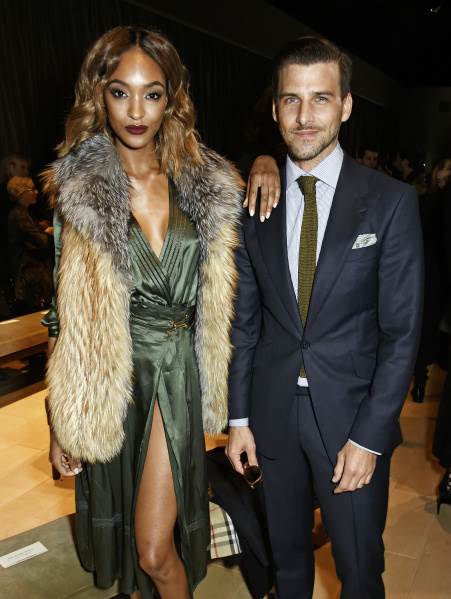 luksuz-sportski-glamur-i-retro-paleta-boja-glavni-aduti-burberry-muske-kolekcije-za-jesen-2016