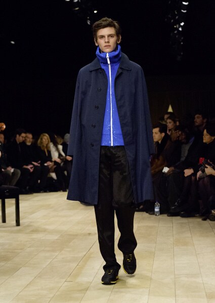 luksuz-sportski-glamur-i-retro-paleta-boja-glavni-aduti-burberry-muske-kolekcije-za-jesen-2016