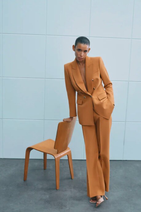 Odijelo u boji tamne devine dlake