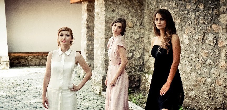 Sarajevska avantura Doris Pinčić, Ornele Vištice i Jagode Kumrić 